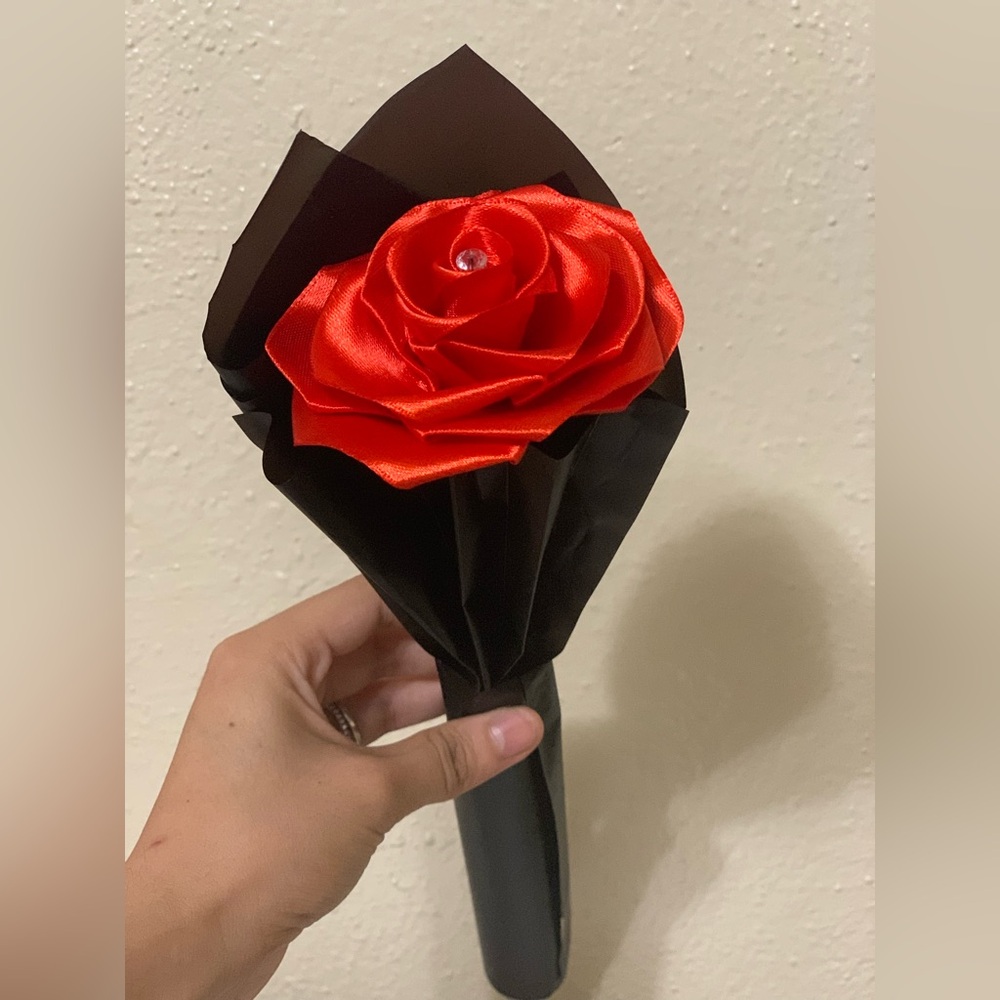 One eternal rose (red)